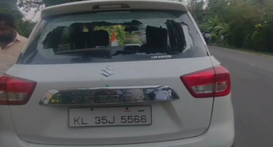 UDF activists attacked Jose K Mani's house in Pala, stones pelted at cars lying in the courtyard